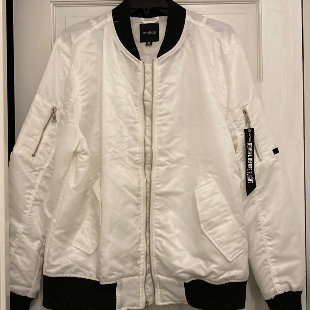 Mens light weight jacket with lining .